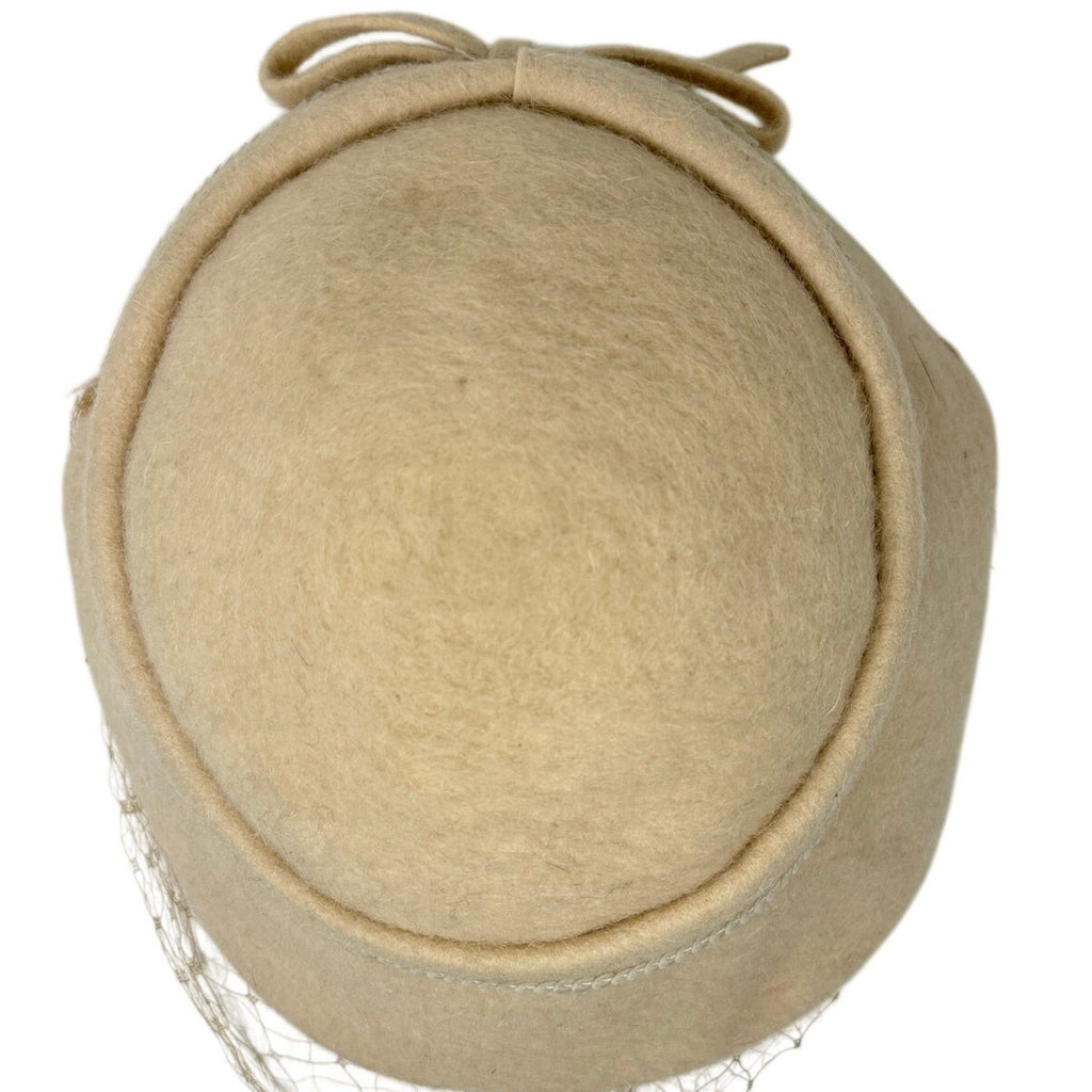Vintage 1950s Beige Felt Wool Veiled Cloche Hat Rhinestone Trim 7½