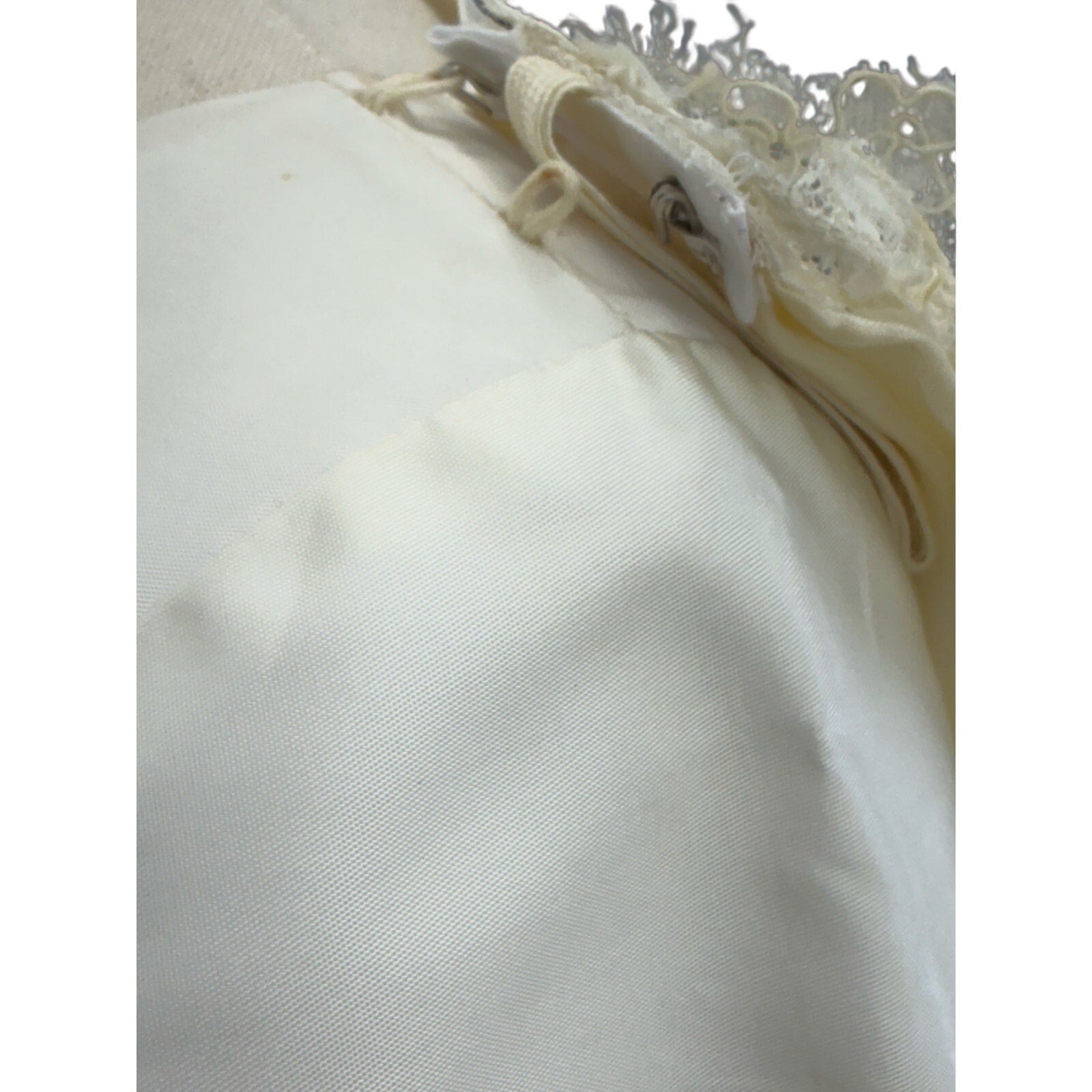 Vintage 1960s Women's XS Alfred Angelo Satin Lace Wedding Dress w Train