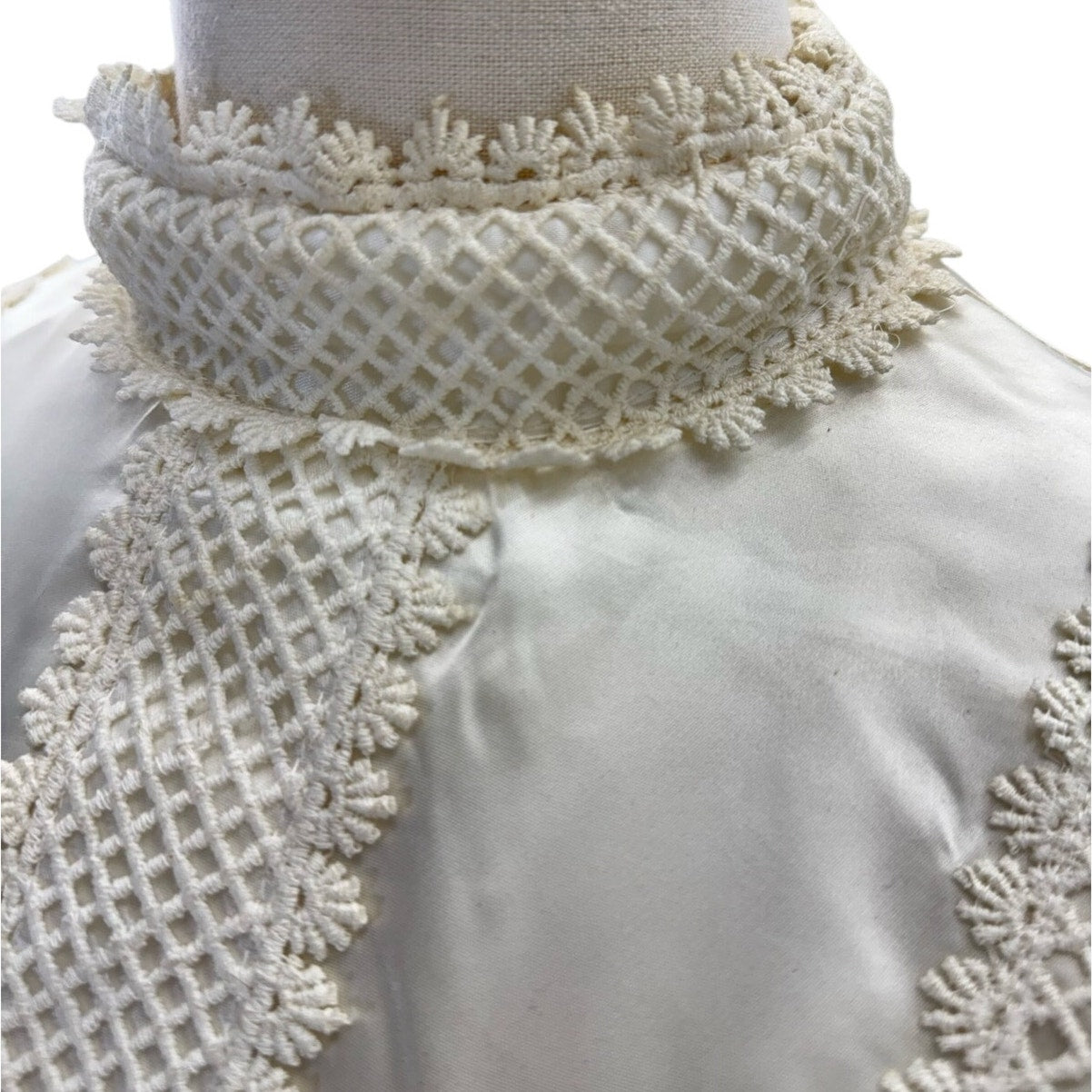 Vintage 1970s Union Made Satin Wedding Dress w/ Train Lace Trim Women's Small