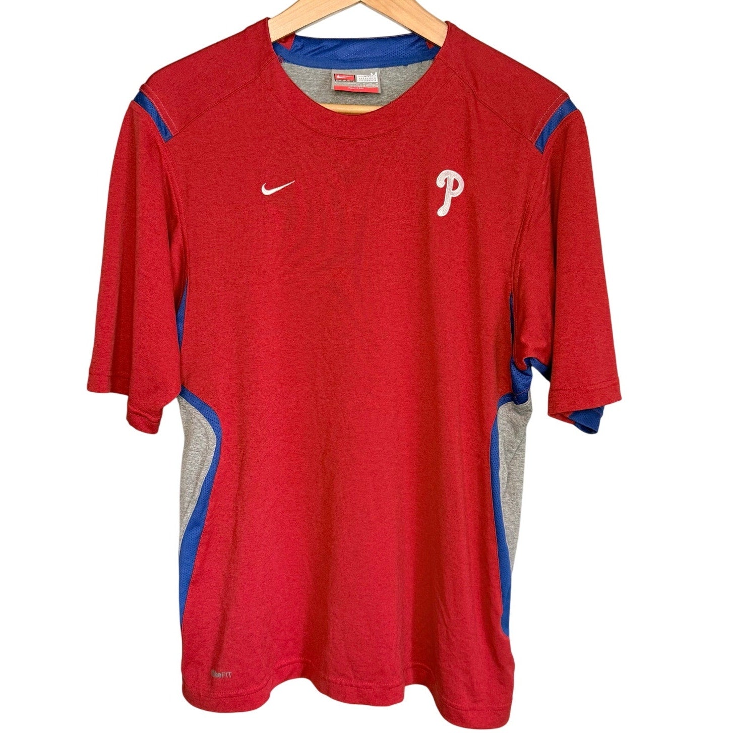 Vintage 90s Men's Medium Nike MLB Phillies Red Blue Baseball T-Shirt