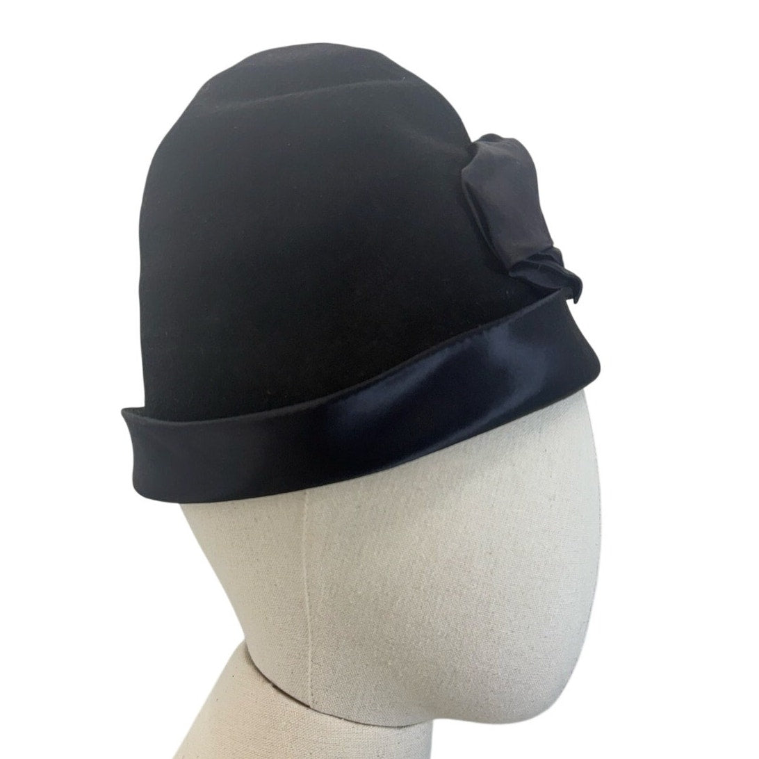 Vintage 1950s Black Wool Cloche Hat New York Creations Satin Rose Size 7
