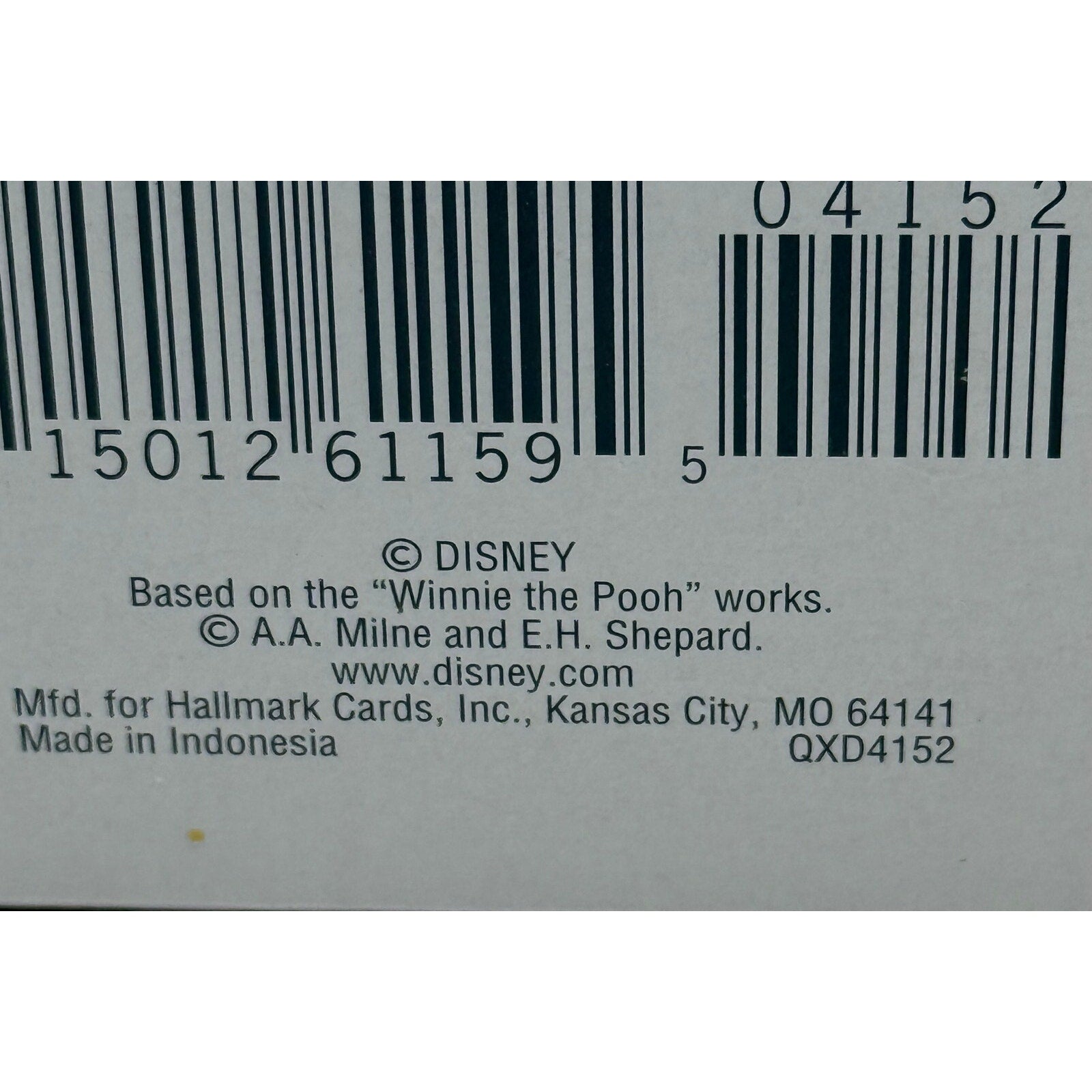 Hallmark 2001 A Familiar Face Winnie the Pooh & Tigger Ornament w/ Box