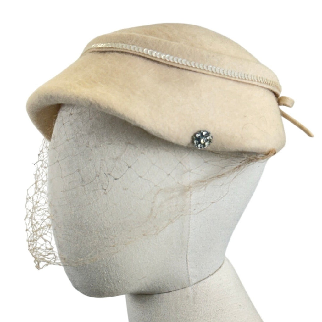 Vintage 1950s Beige Felt Wool Veiled Cloche Hat Rhinestone Trim 7½