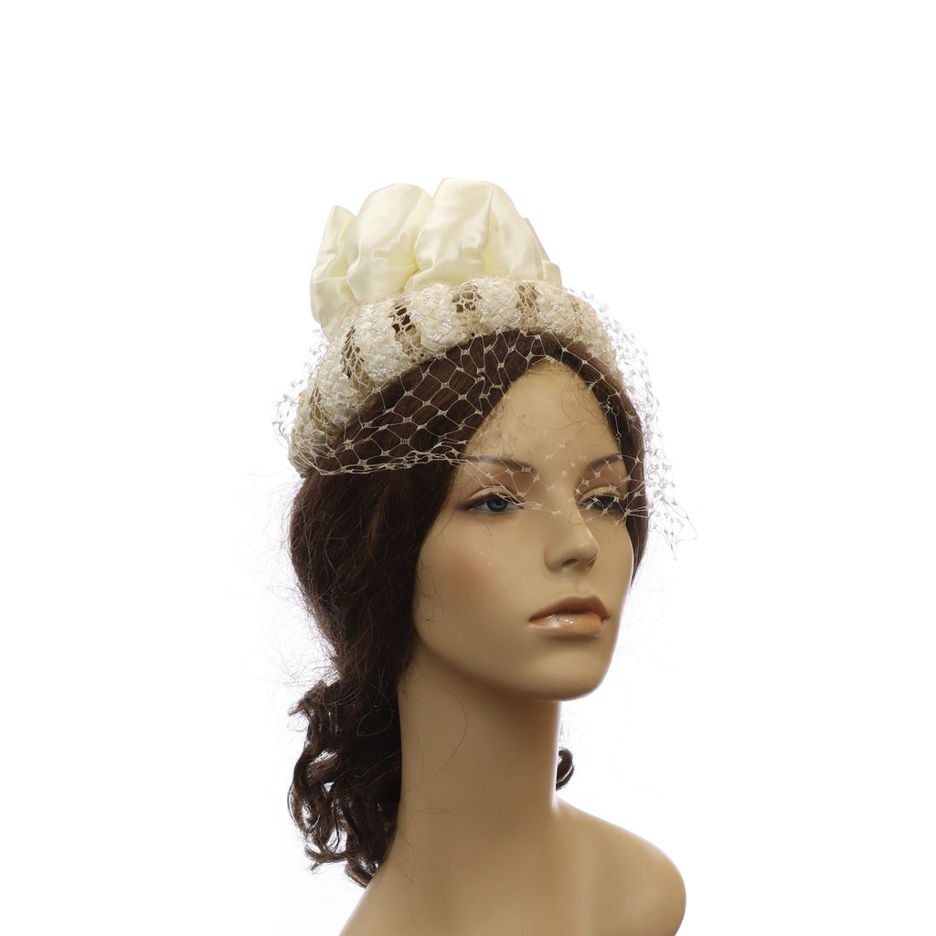Vintage 1950s Modern Miss White Veiled Raffia Cocktail Hat Fascinator