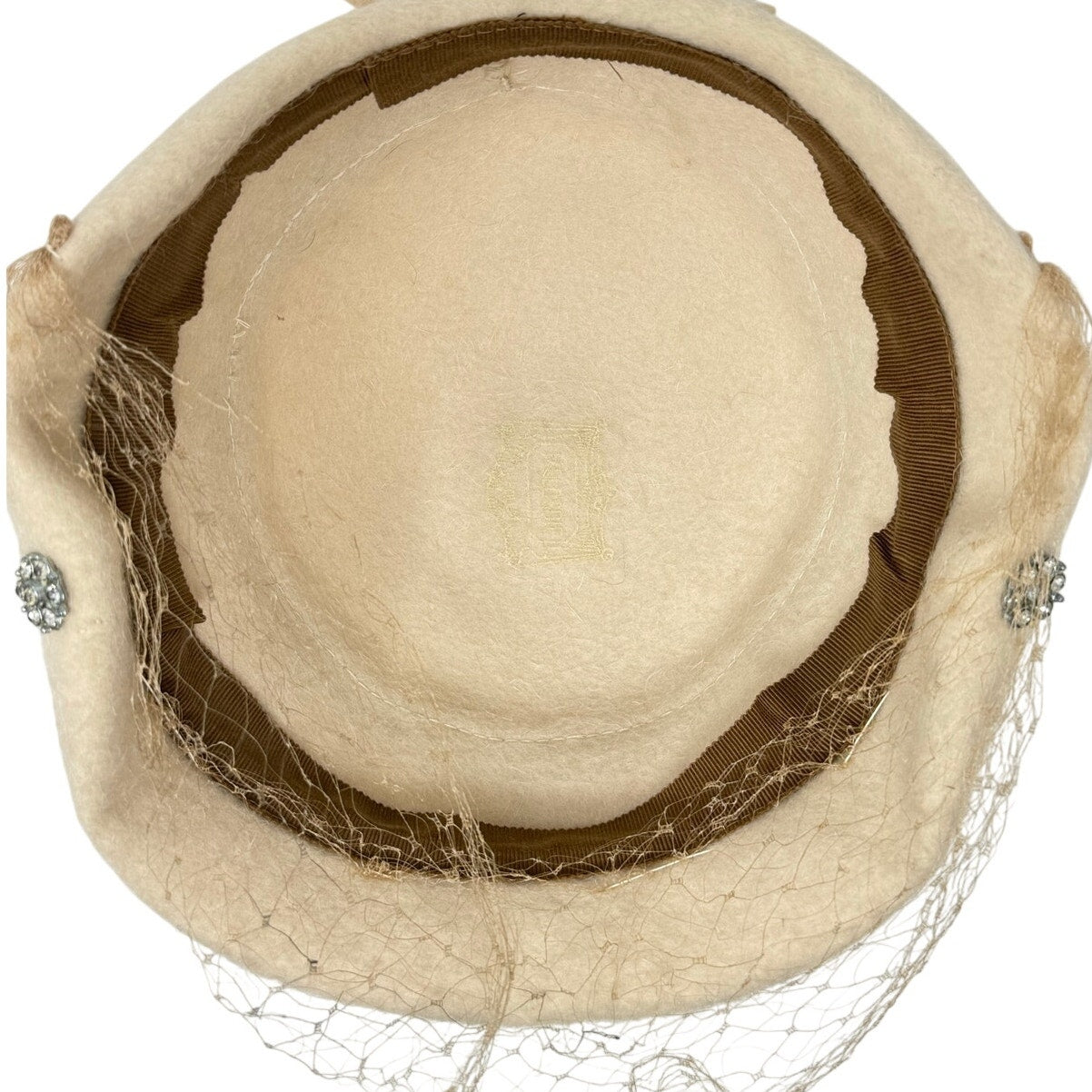 Vintage 1950s Beige Felt Wool Veiled Cloche Hat Rhinestone Trim 7½