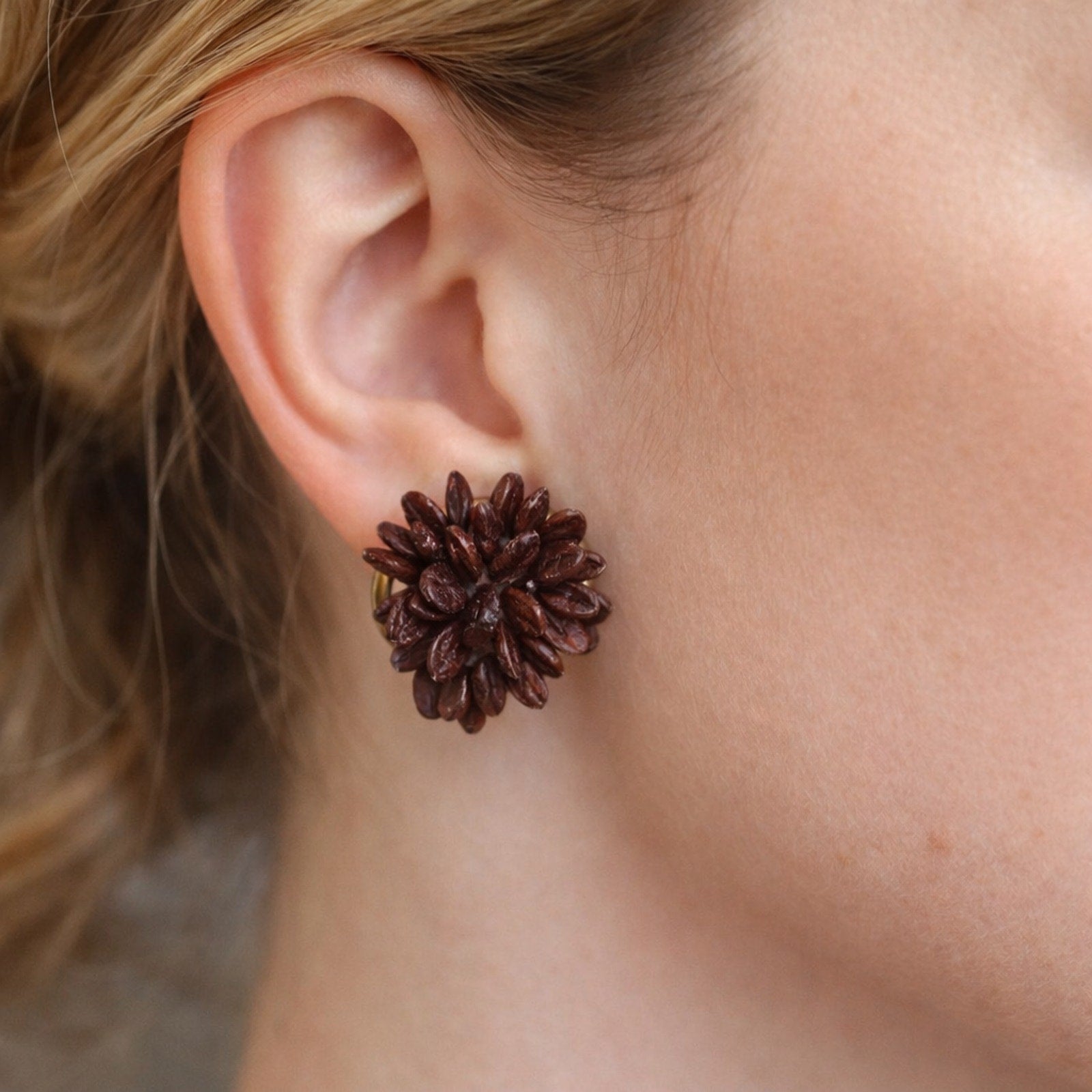 Vintage 50s Screw Back Earrings Brown Seed Cluster Mid Century