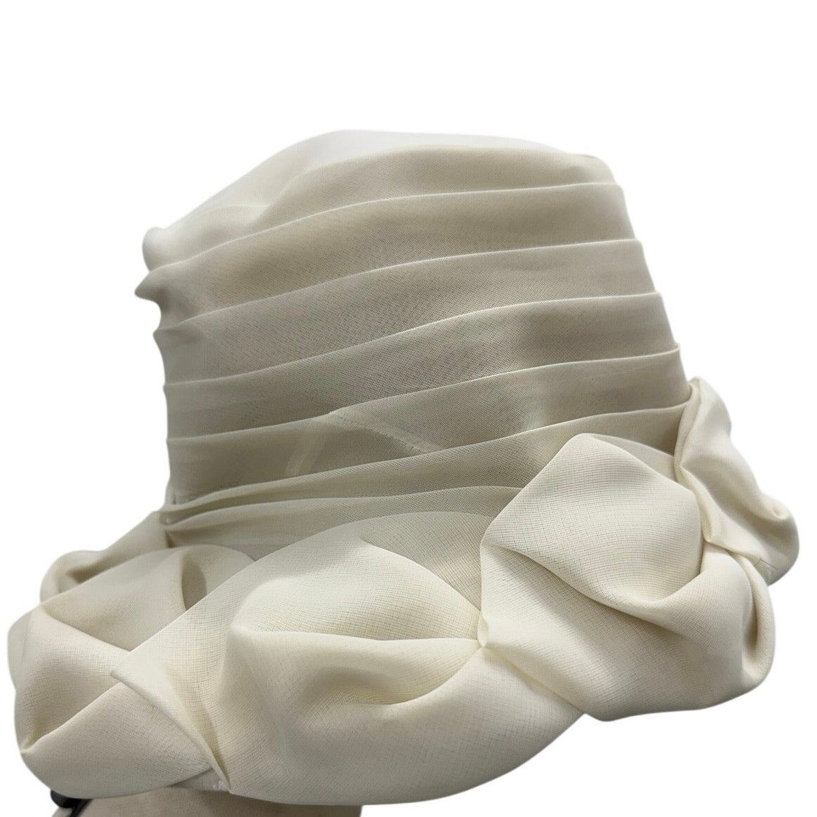 Vintage 1960s Cream Bow Cloche Hat Sheer Layered Brim Formal Church