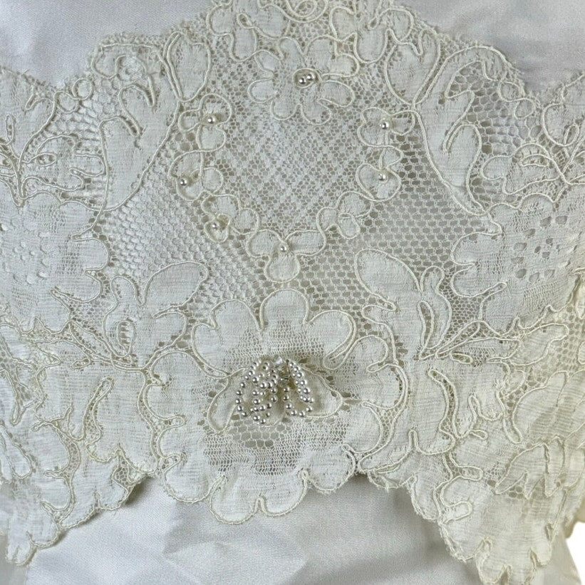 Vintage 1960s Women's XS Alfred Angelo Satin Lace Wedding Dress w Train