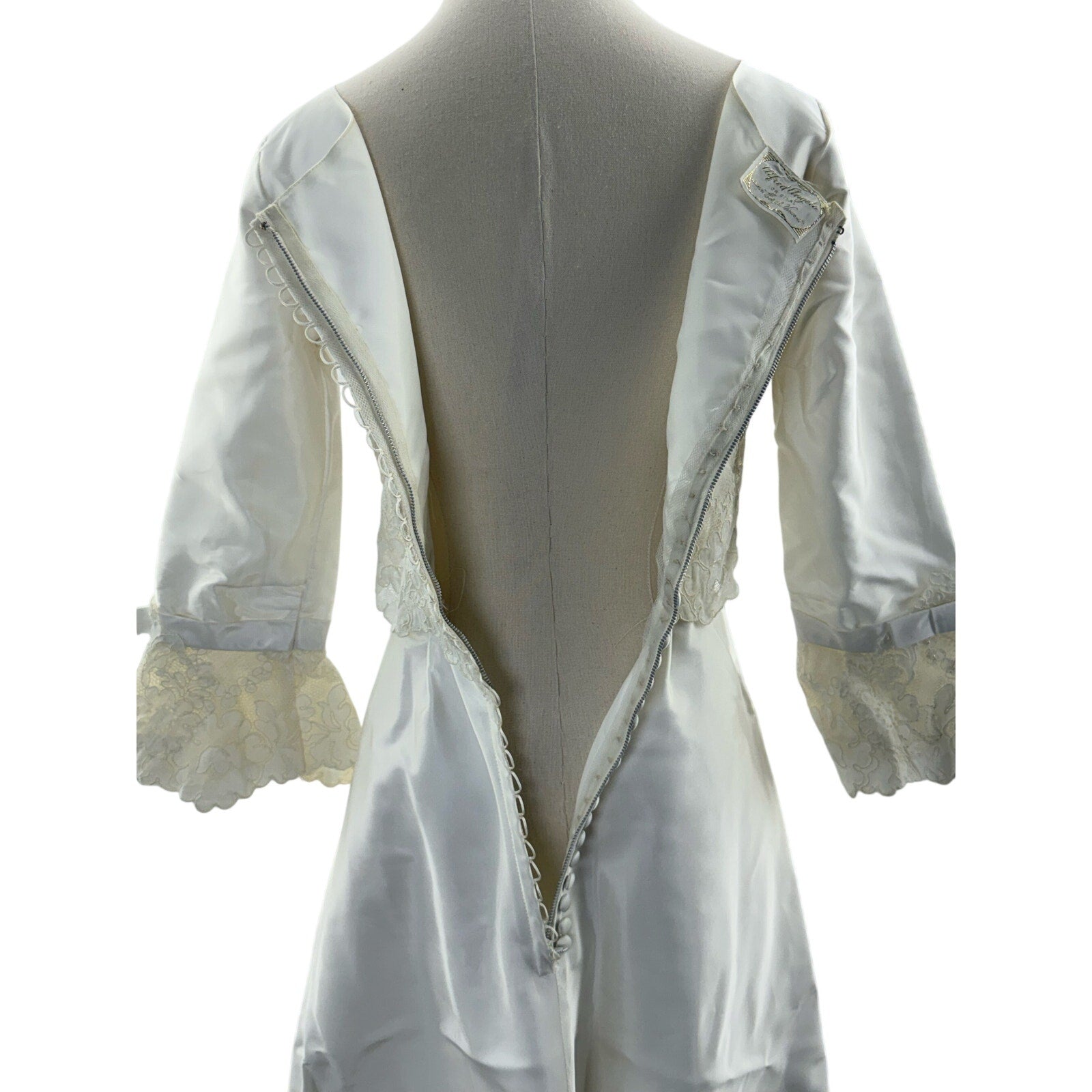 Vintage 1960s Women's XS Alfred Angelo Satin Lace Wedding Dress w Train