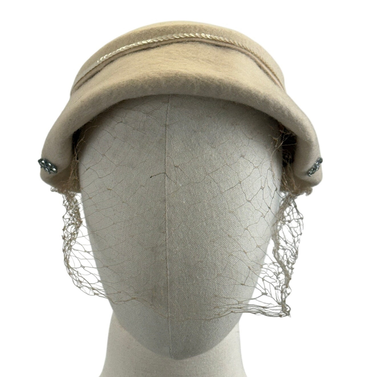 Vintage 1950s Beige Felt Wool Veiled Cloche Hat Rhinestone Trim 7½