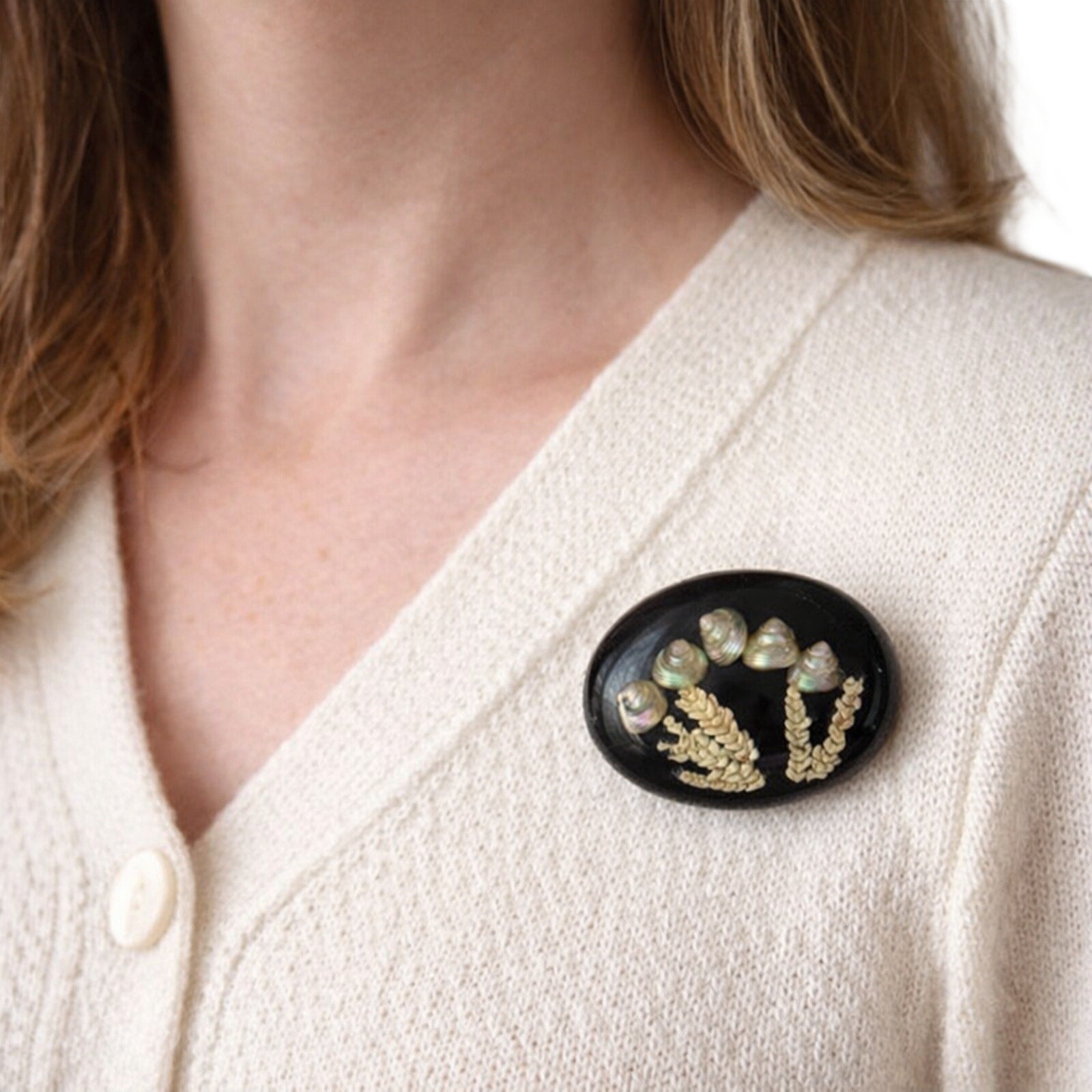 Vintage 60s Resin Shell Brooch Pin Black Oval Mother of Pearl Sea Motif