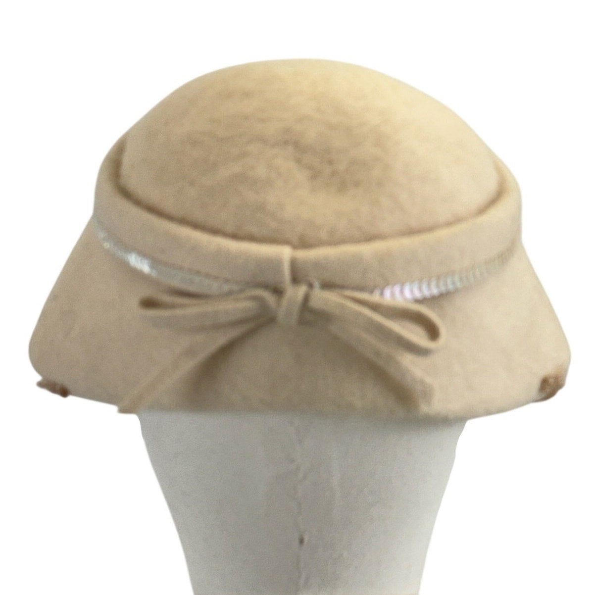 Vintage 1950s Beige Felt Wool Veiled Cloche Hat Rhinestone Trim 7½