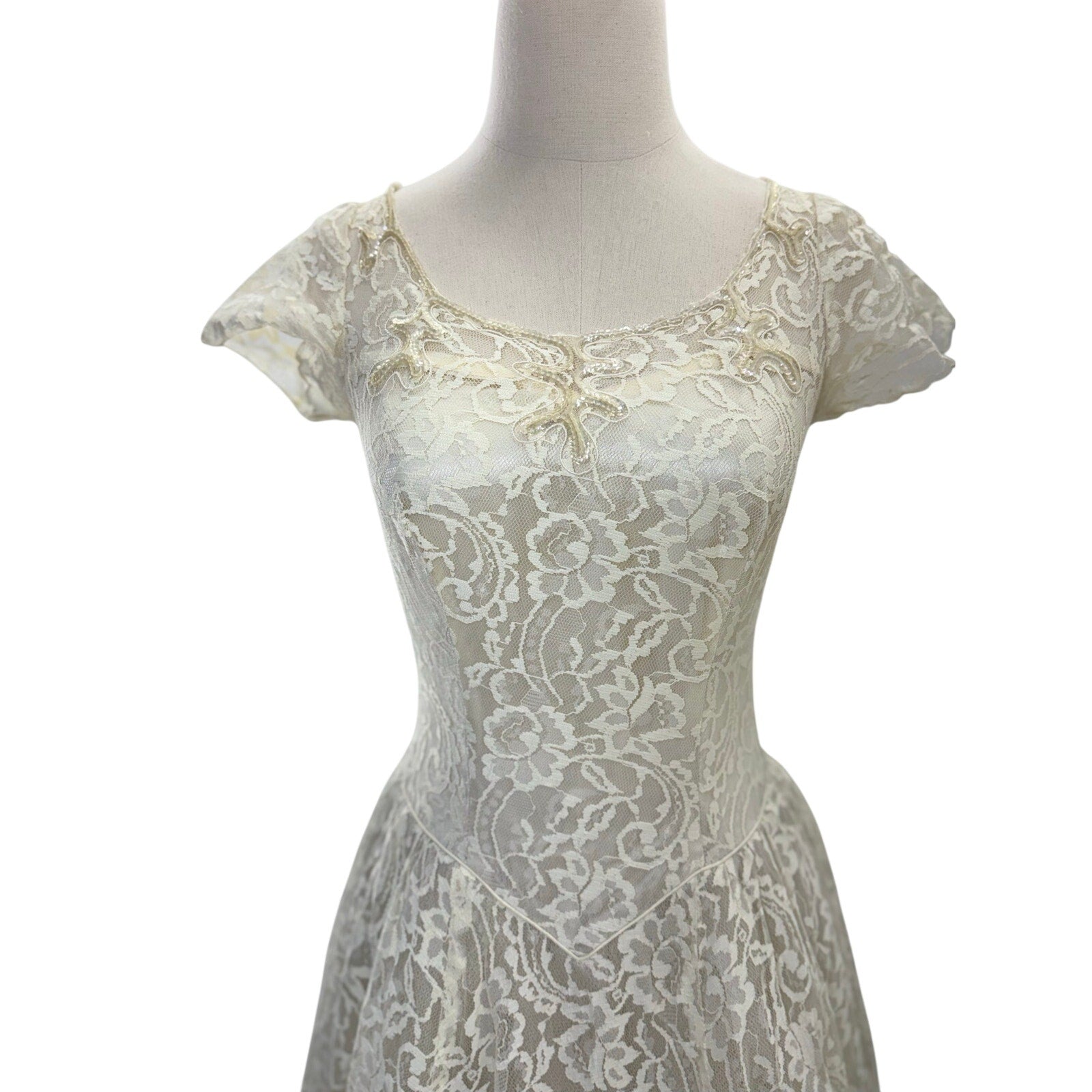 Vintage 1950s Lace Wedding Dress Train Off White Cap Sleeve Bridal Gown XS